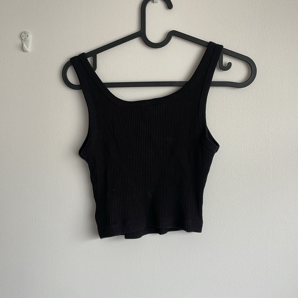 Black ribbed Uniqlo tank top - Picture 3 of 3